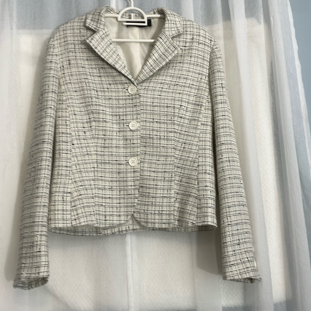 Simply Manakin Blazer colour ivory and black size 11